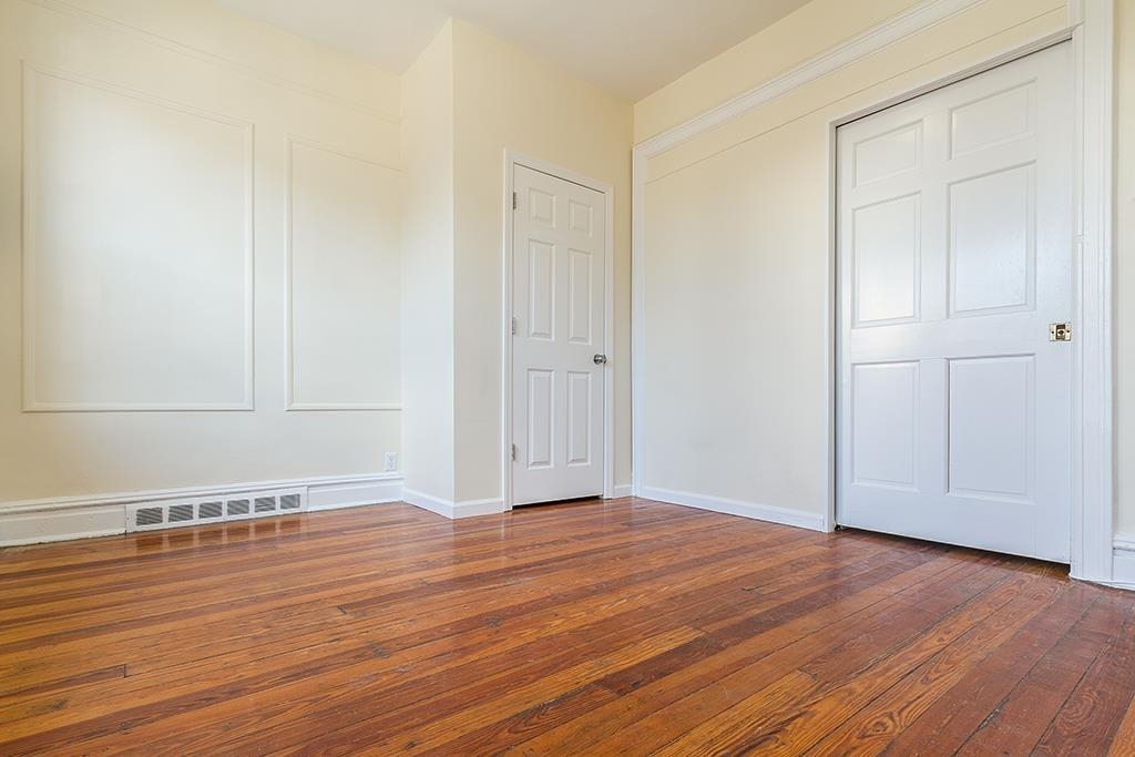 298 PEARSALL AVE