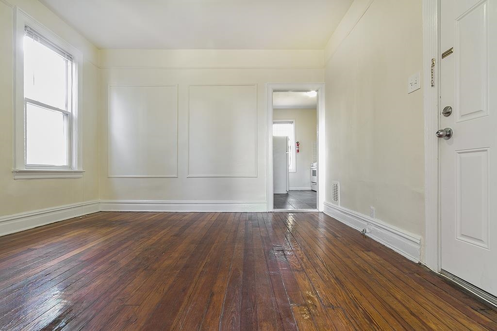 298 PEARSALL AVE