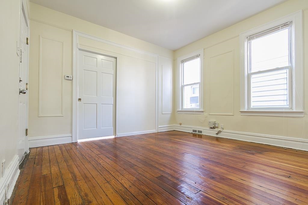 298 PEARSALL AVE