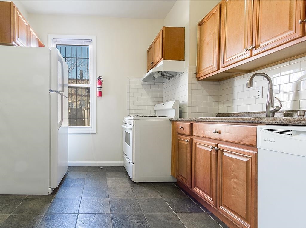298 PEARSALL AVE