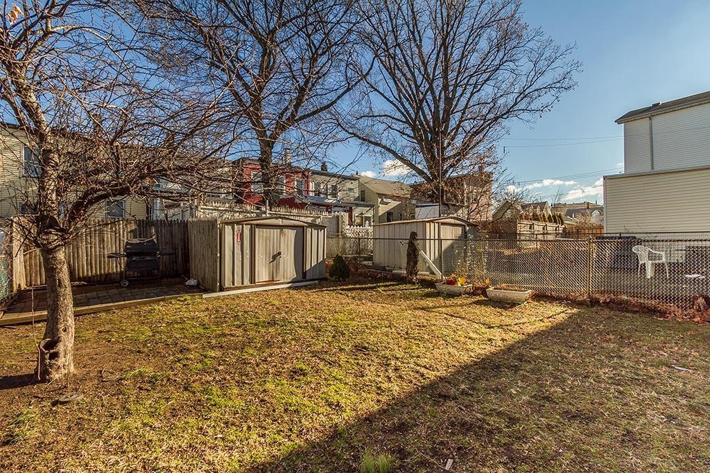 298 PEARSALL AVE