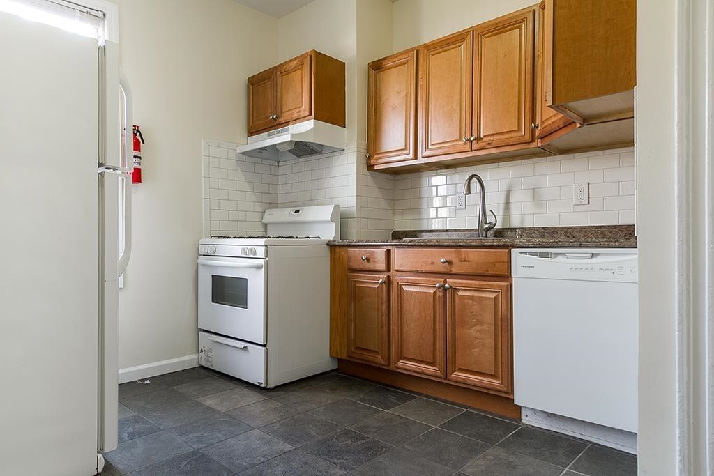 298 PEARSALL AVE
