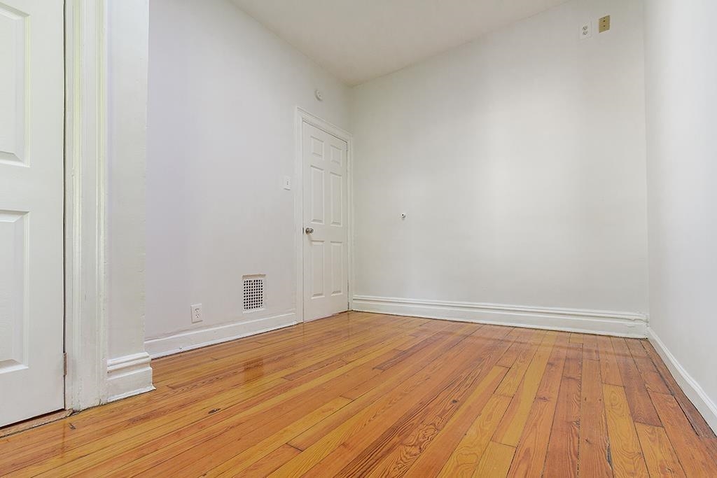 298 PEARSALL AVE