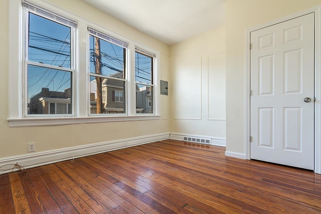 298 PEARSALL AVE