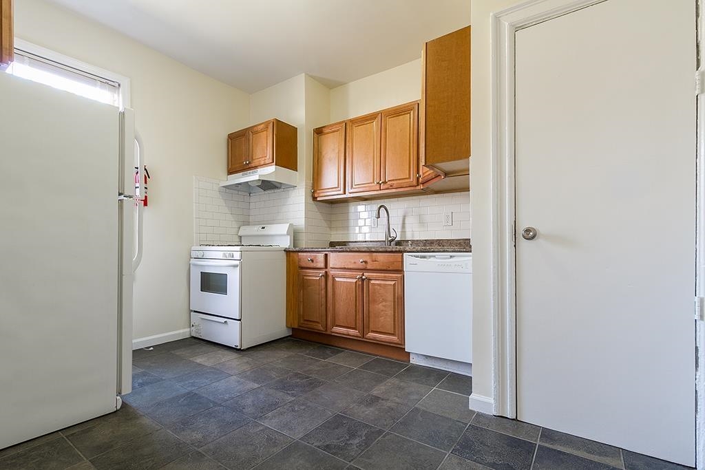 298 PEARSALL AVE