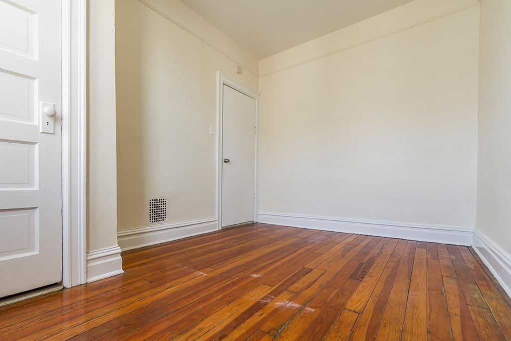 298 PEARSALL AVE
