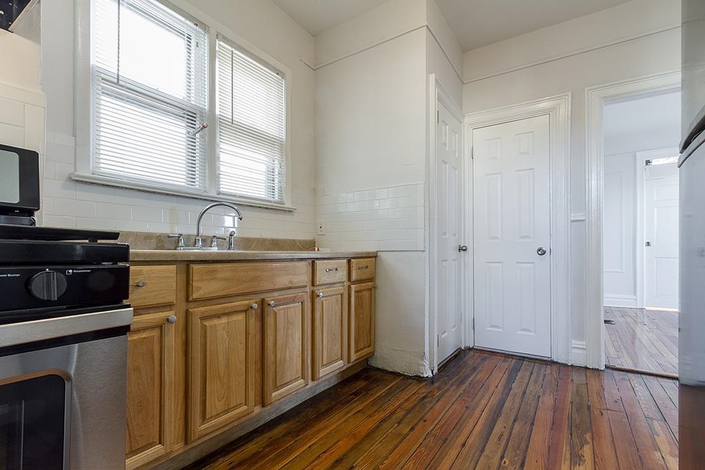 298 PEARSALL AVE