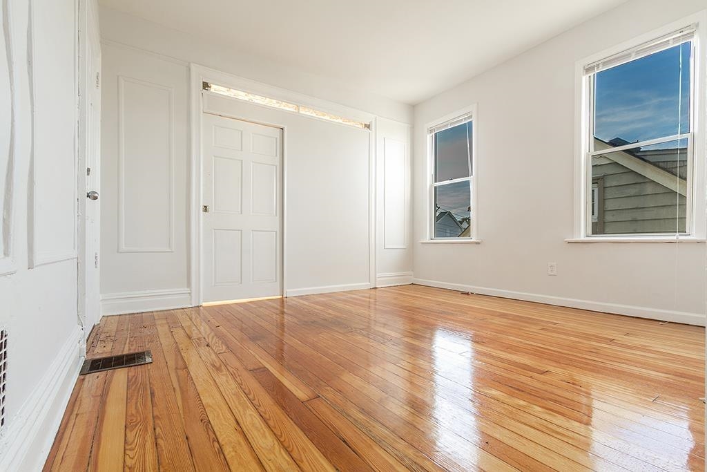 298 PEARSALL AVE
