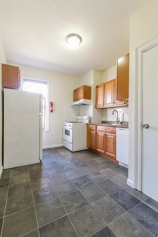 298 PEARSALL AVE