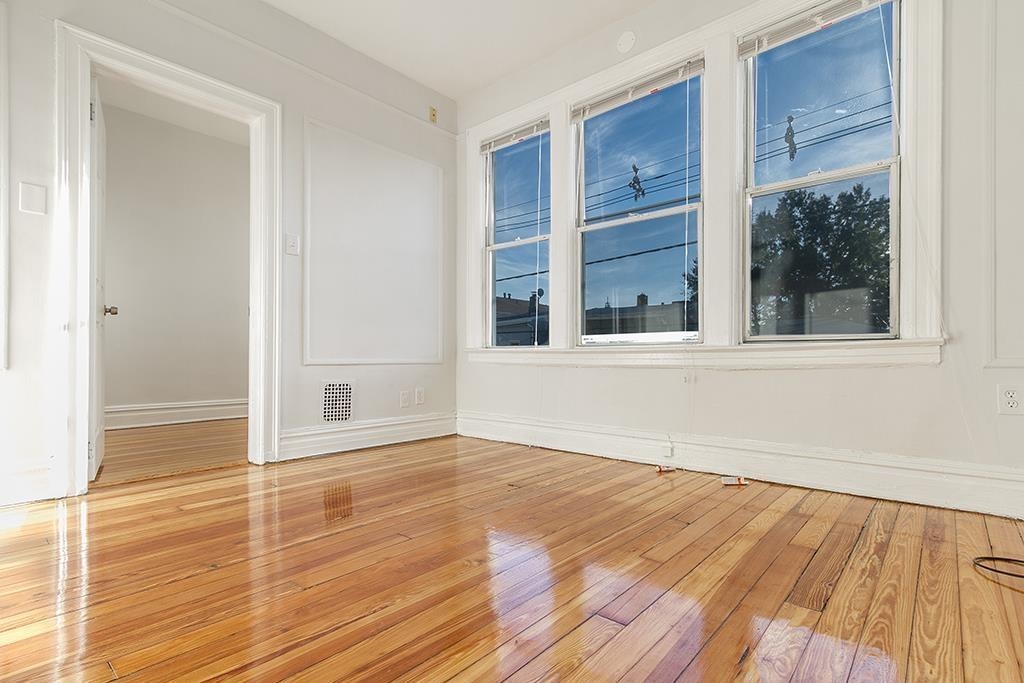 298 PEARSALL AVE