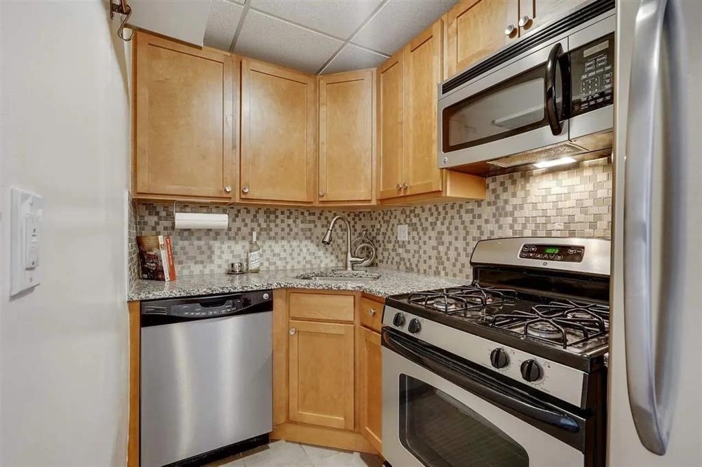 158 WAYNE ST Unit: 404-Ar