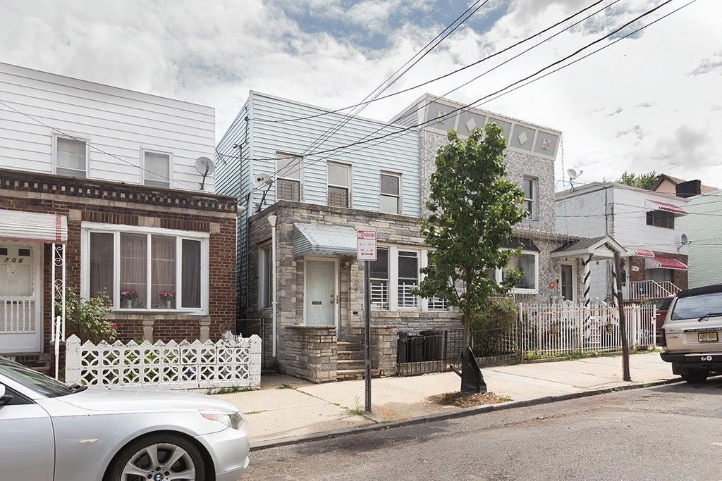 104 CLENDENNY AVE