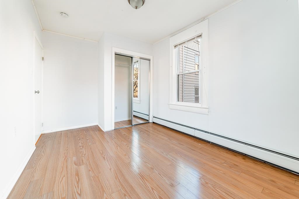 1043 BROADWAY
