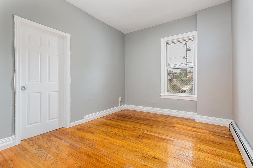 1043 BROADWAY