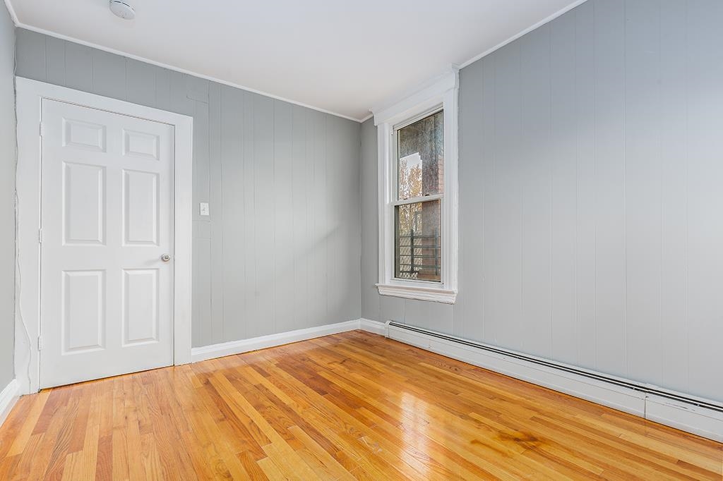 1043 BROADWAY