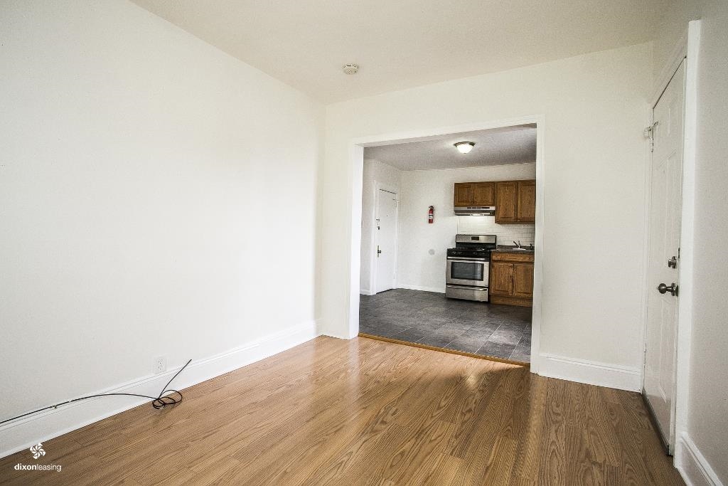 1043 BROADWAY
