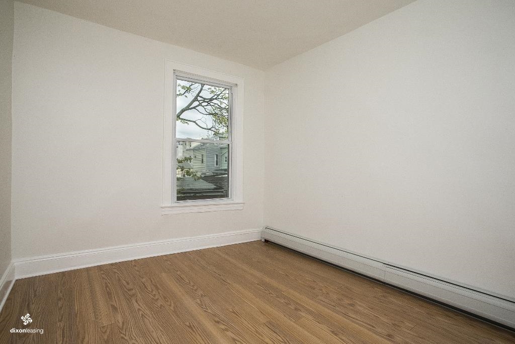 1043 BROADWAY