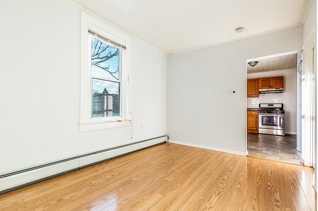 1043 BROADWAY