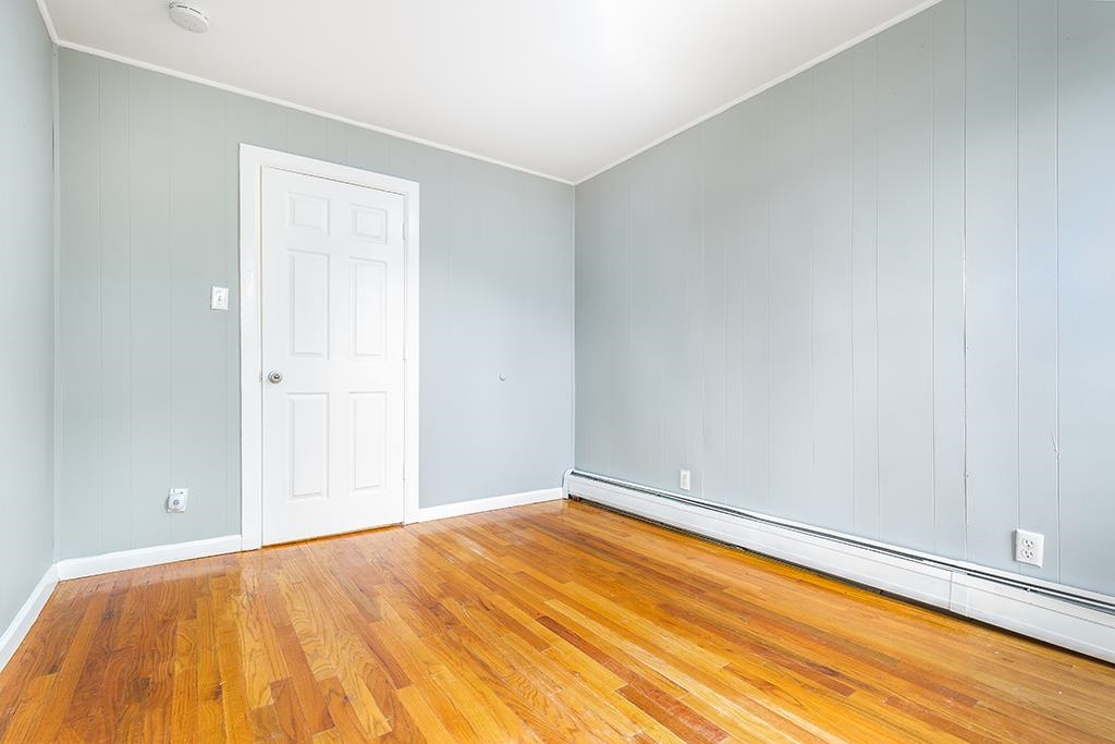 1043 BROADWAY