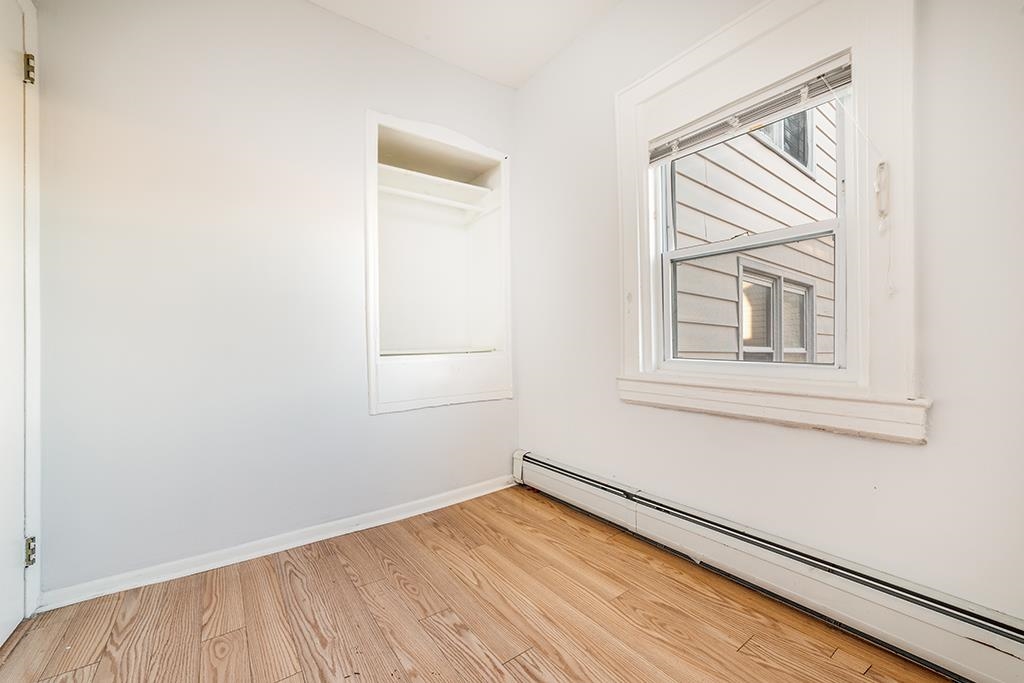 1043 BROADWAY