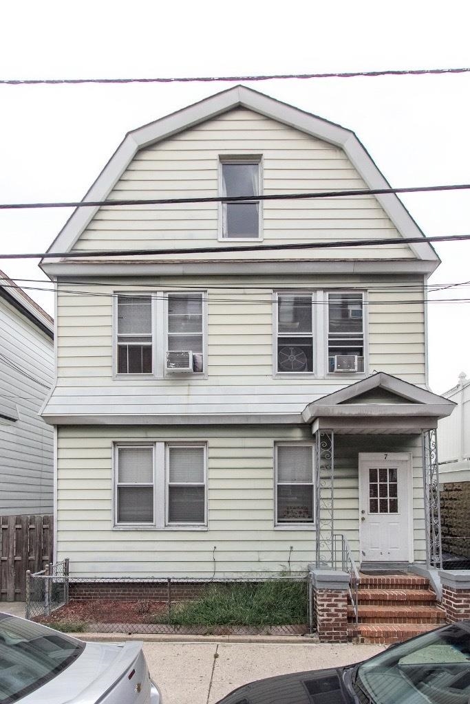 7 NEWARK BAY CT