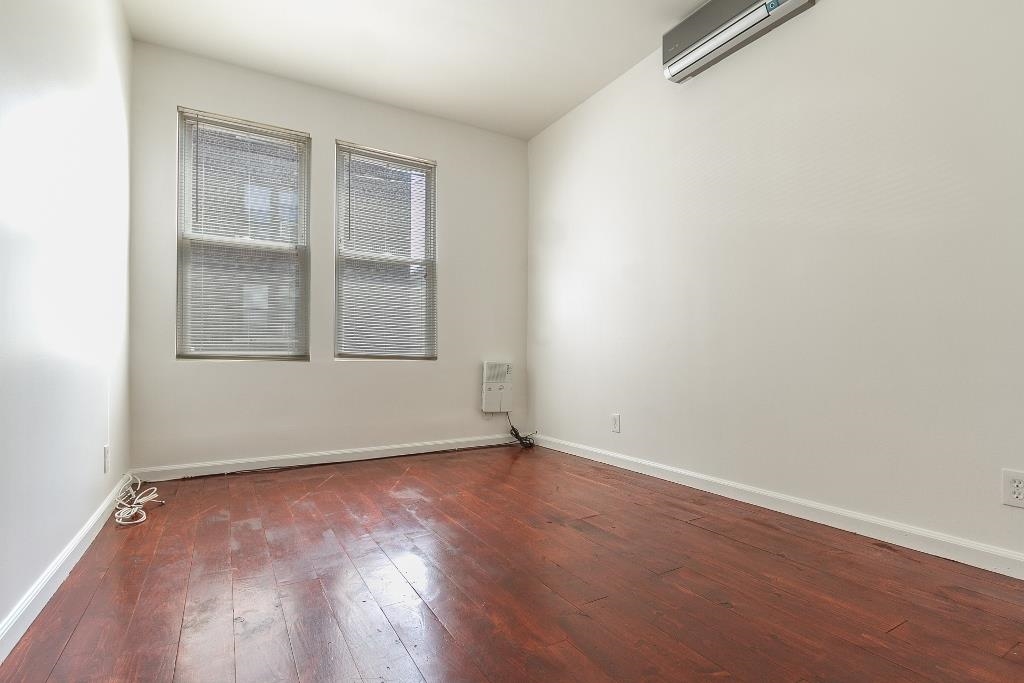7 NEWARK BAY CT