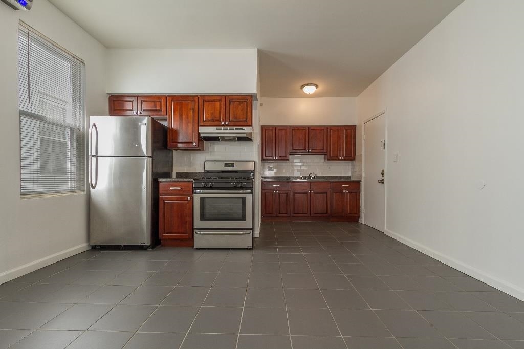 7 NEWARK BAY CT