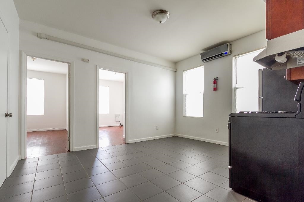 7 NEWARK BAY CT