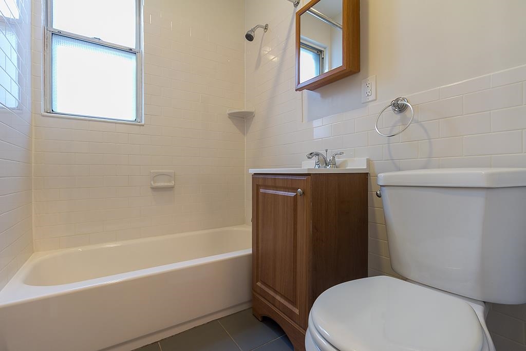 7 NEWARK BAY CT