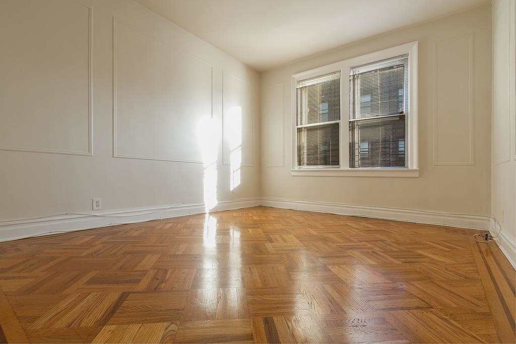 7 NEWARK BAY CT