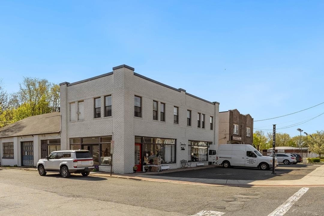 599 NORTH MAPLE AVE