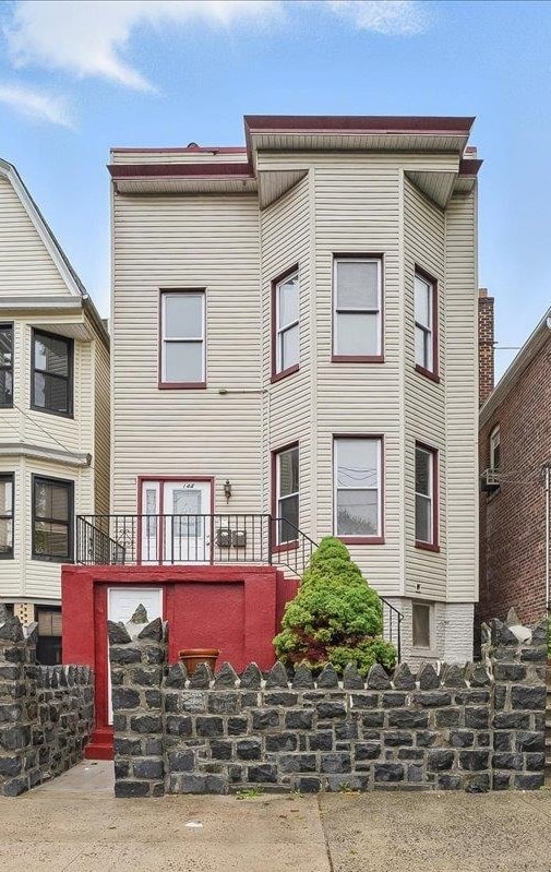 144 NELSON AVE