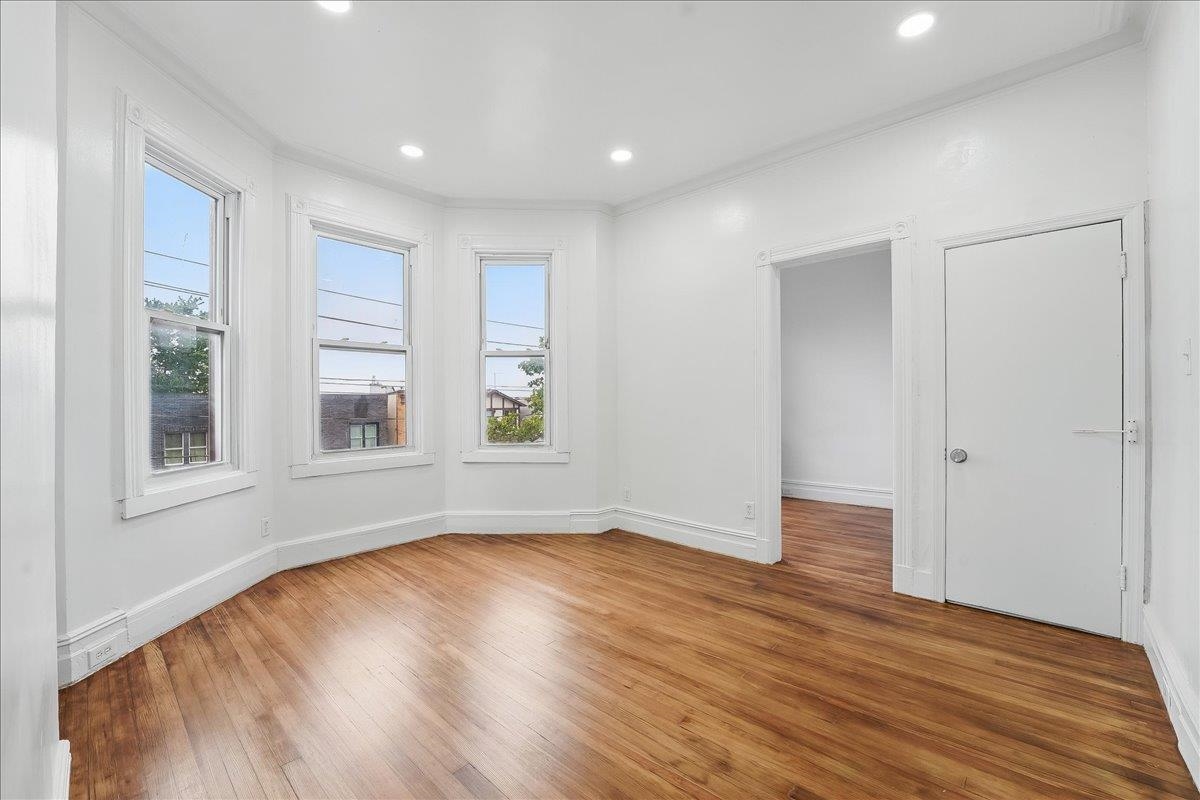 144 NELSON AVE