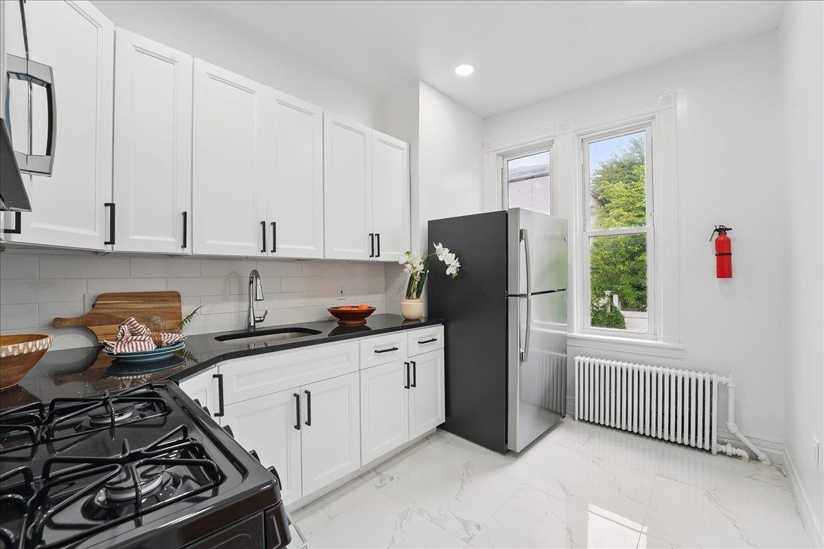 144 NELSON AVE