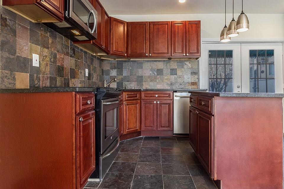 33 WEST 24TH ST