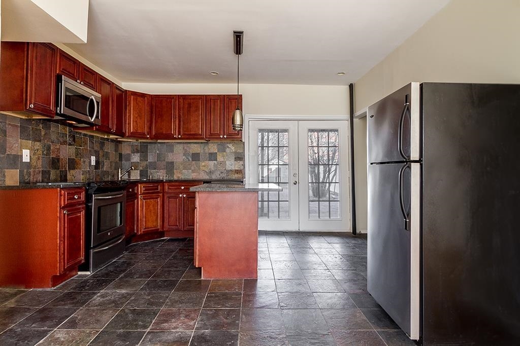 33 WEST 24TH ST