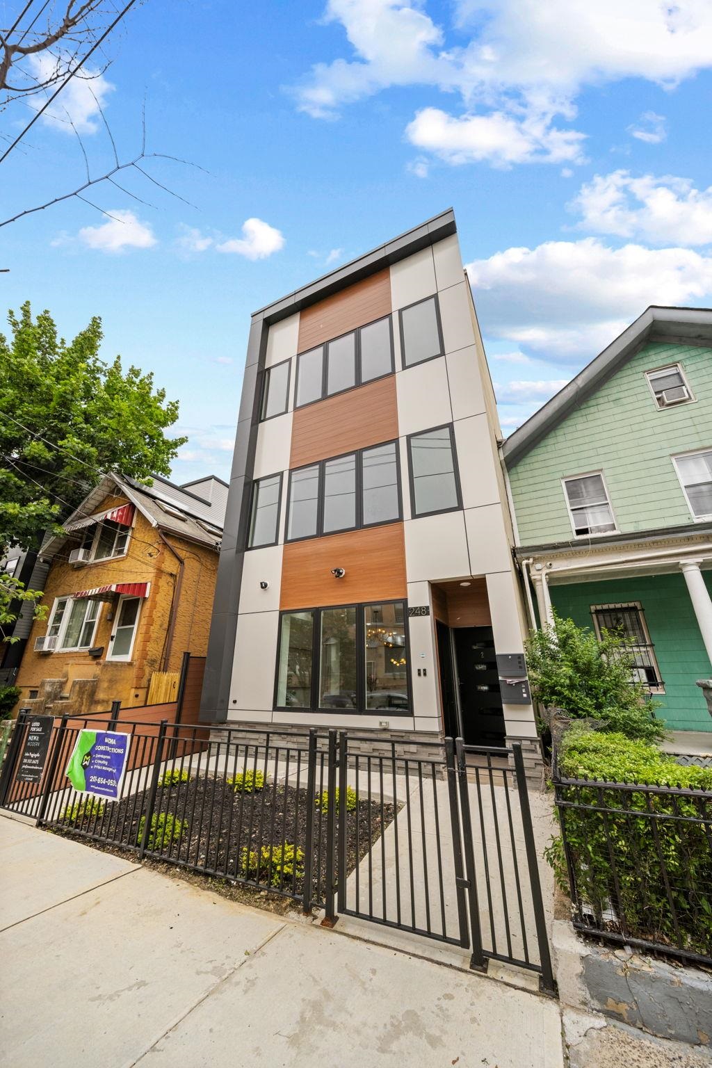 248 NEW YORK AVE Unit: 1