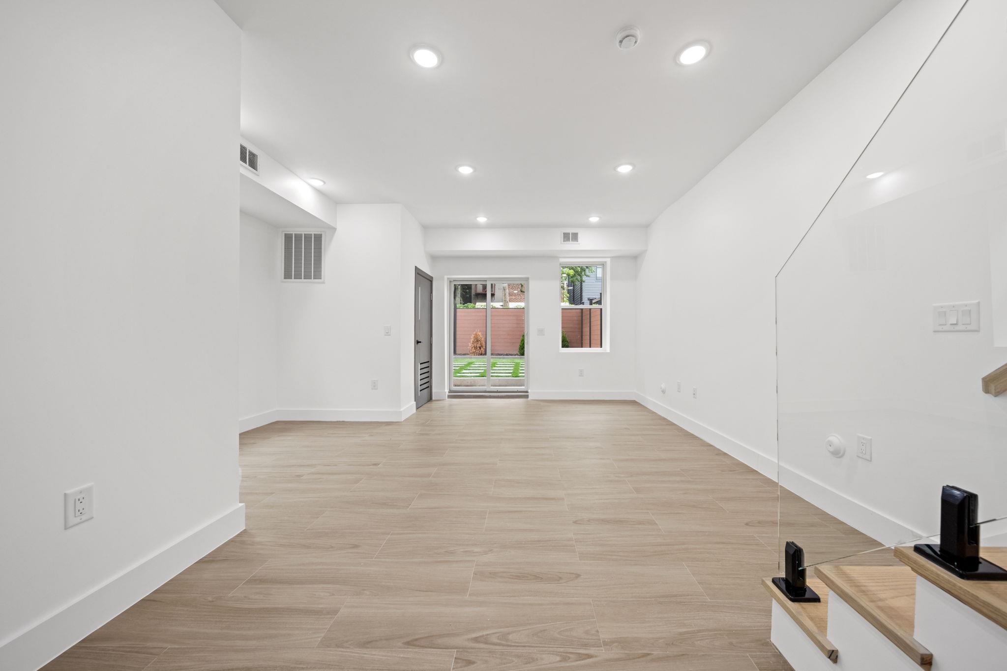 248 NEW YORK AVE Unit: 1