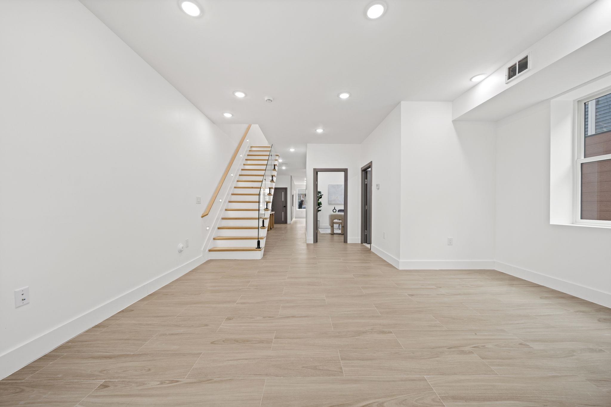 248 NEW YORK AVE Unit: 1