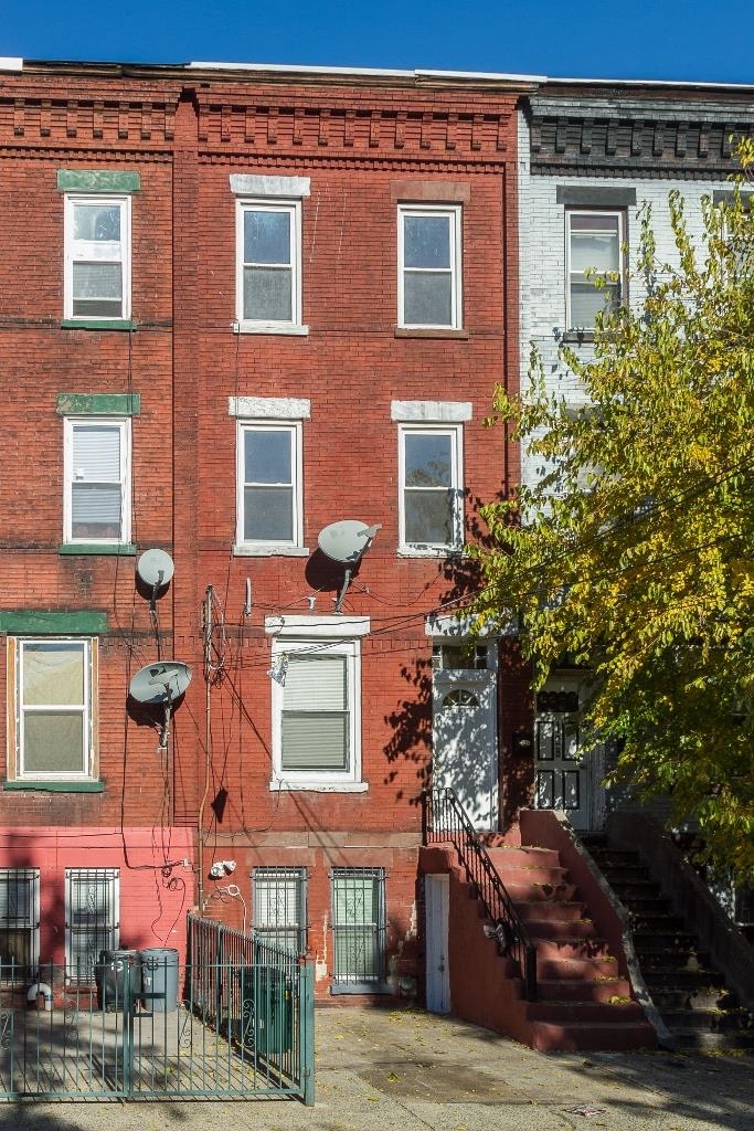130 ORIENT AVE
