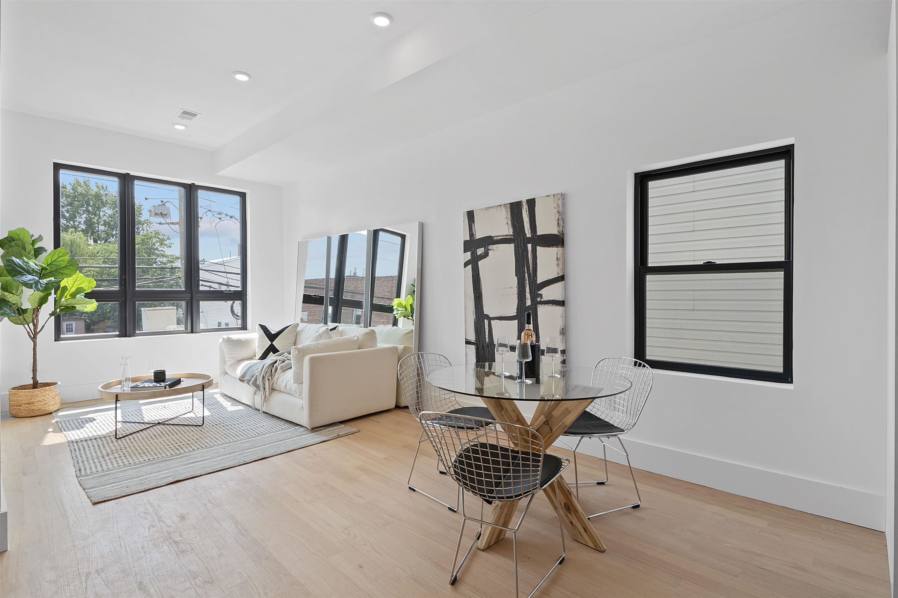 206 FULTON AVE Unit: #2