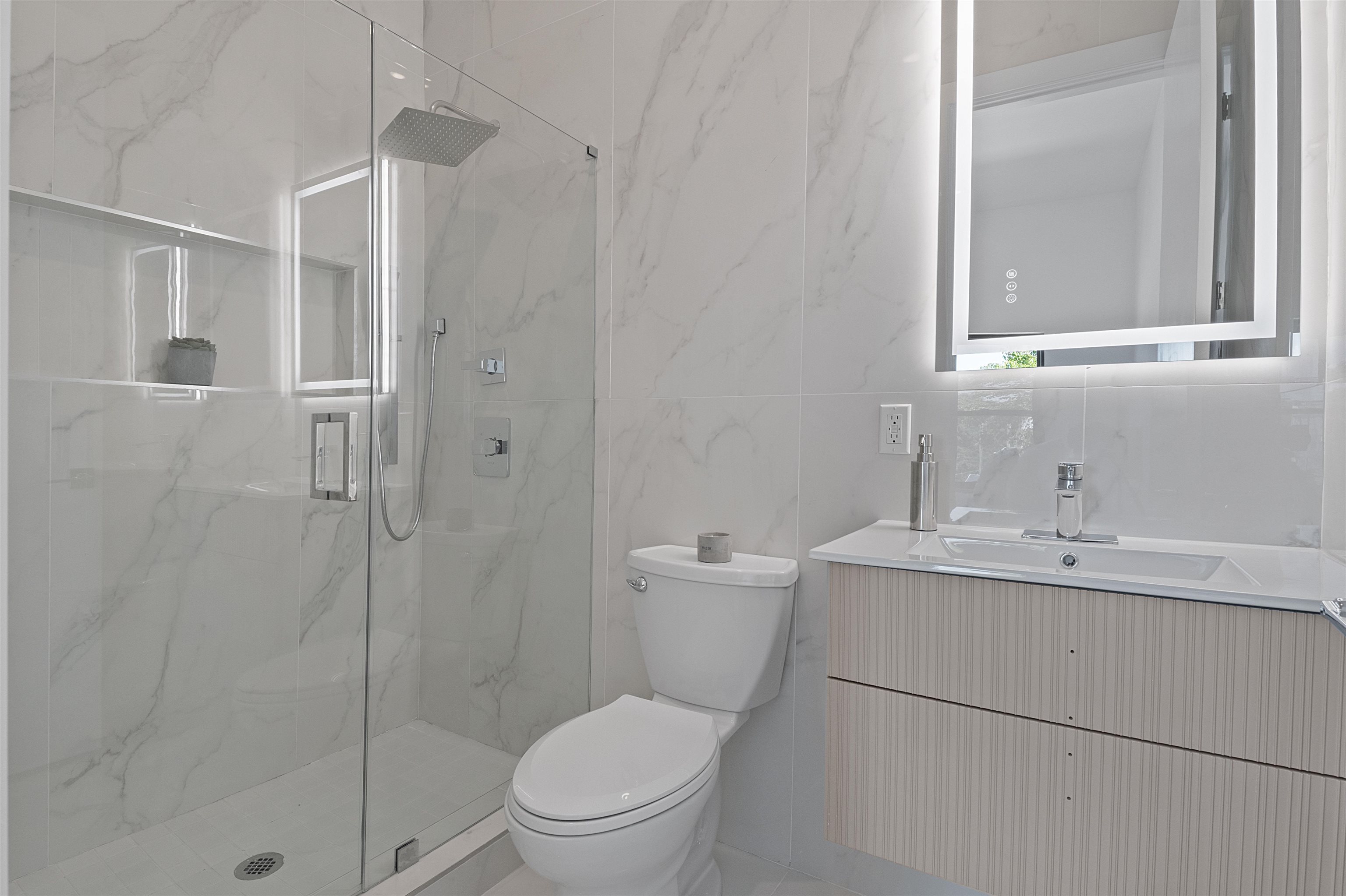 206 FULTON AVE Unit: #2