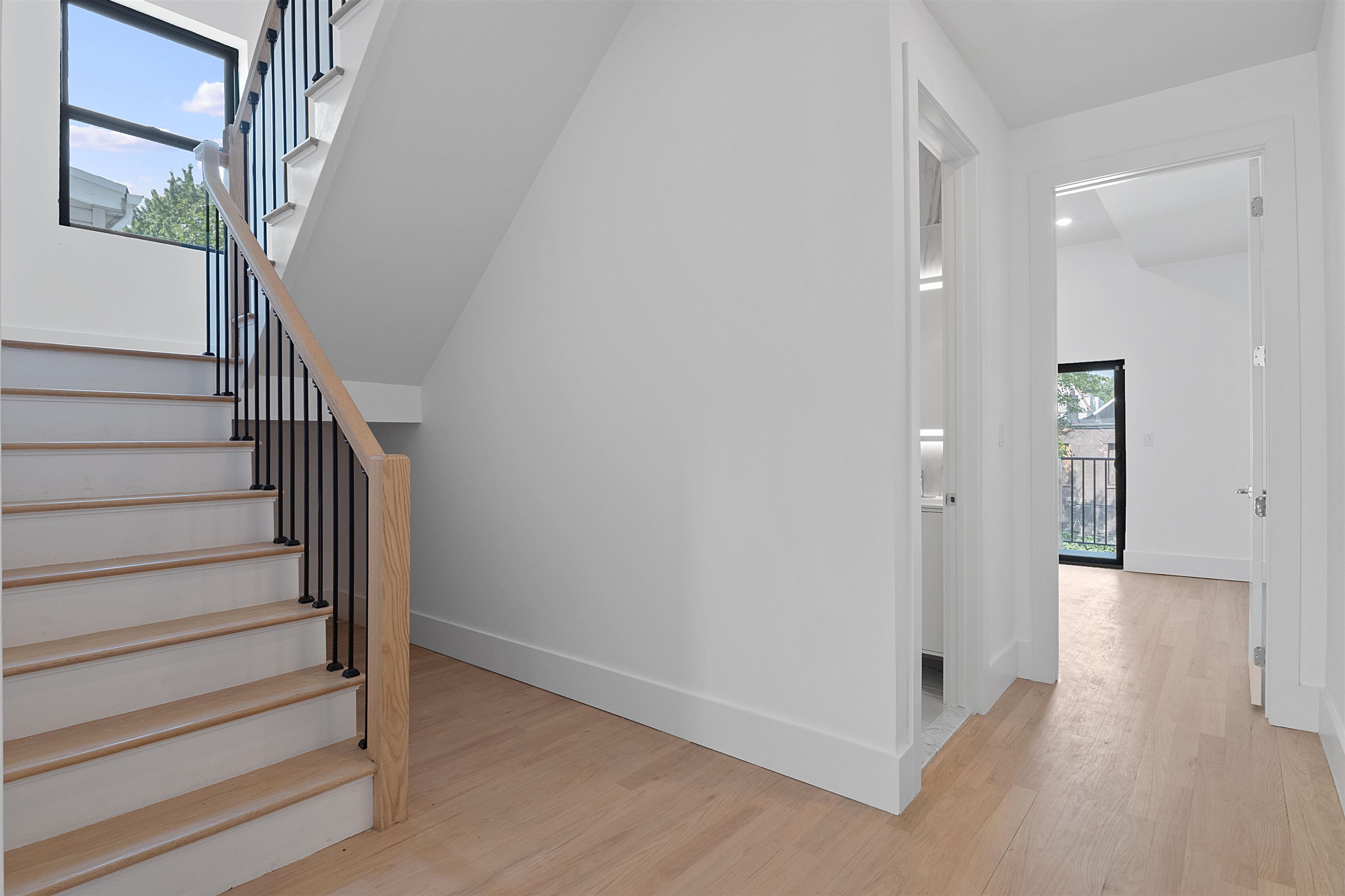 206 FULTON AVE Unit: #2