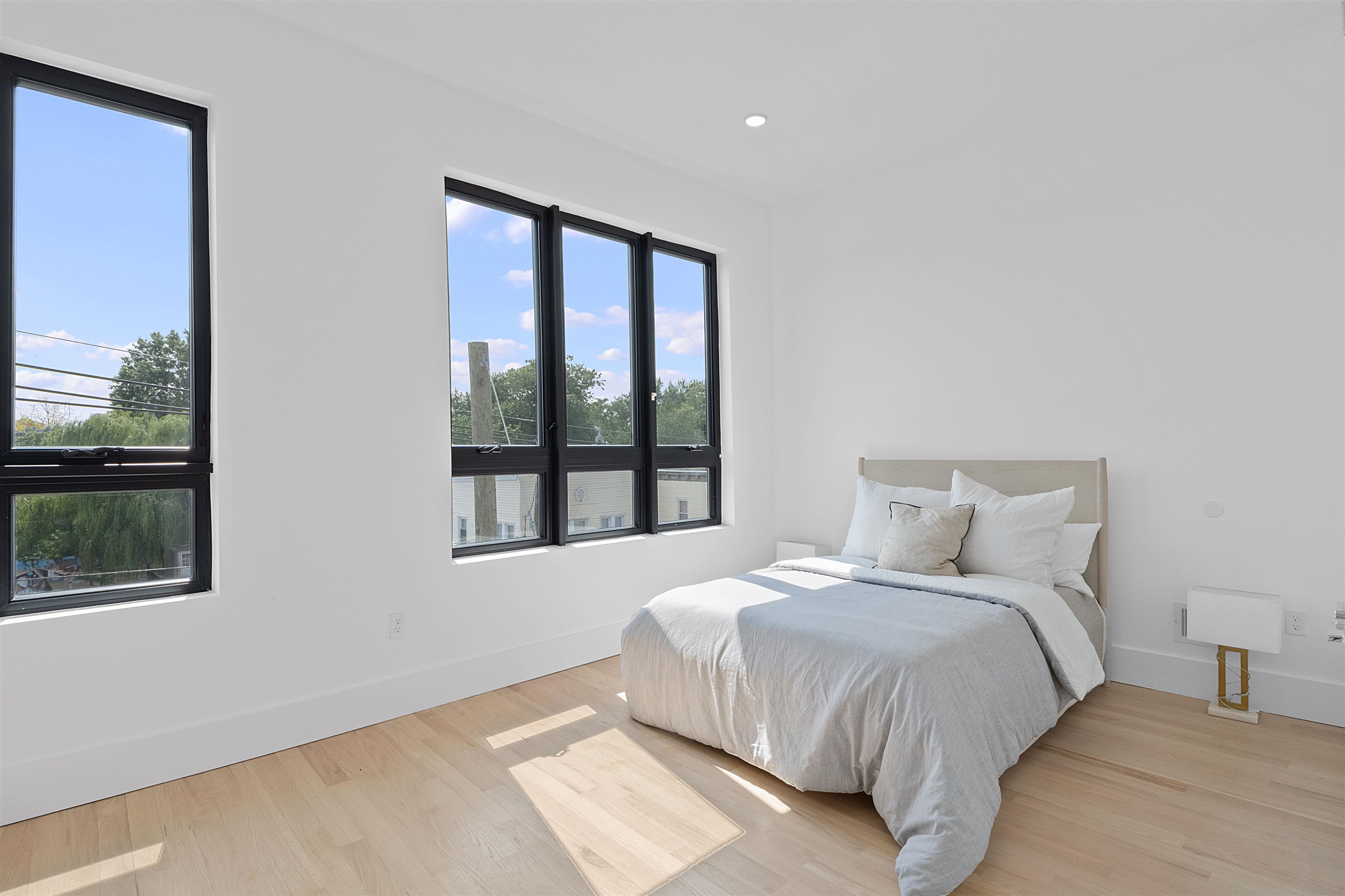 206 FULTON AVE Unit: #2