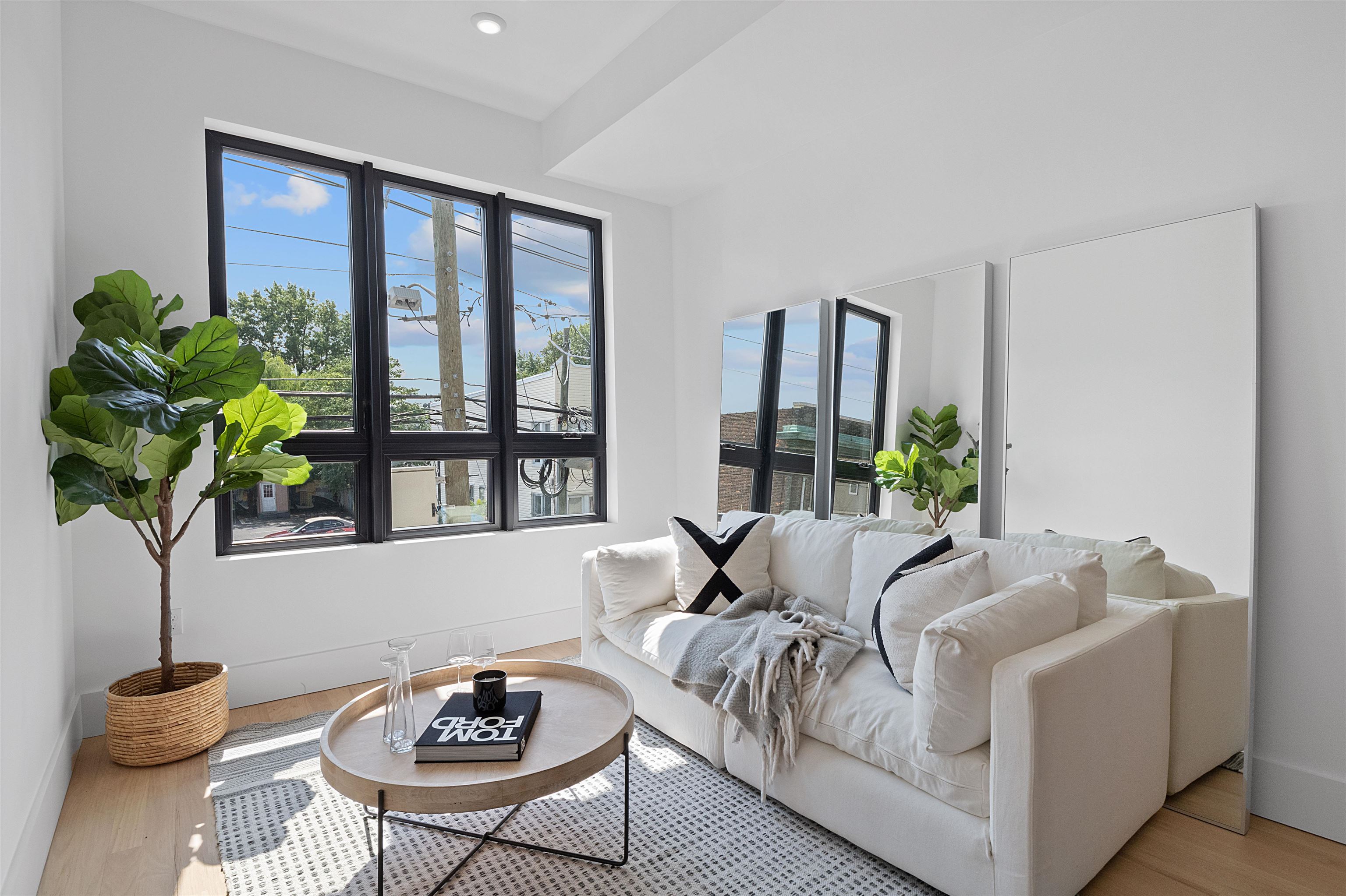 206 FULTON AVE Unit: #2