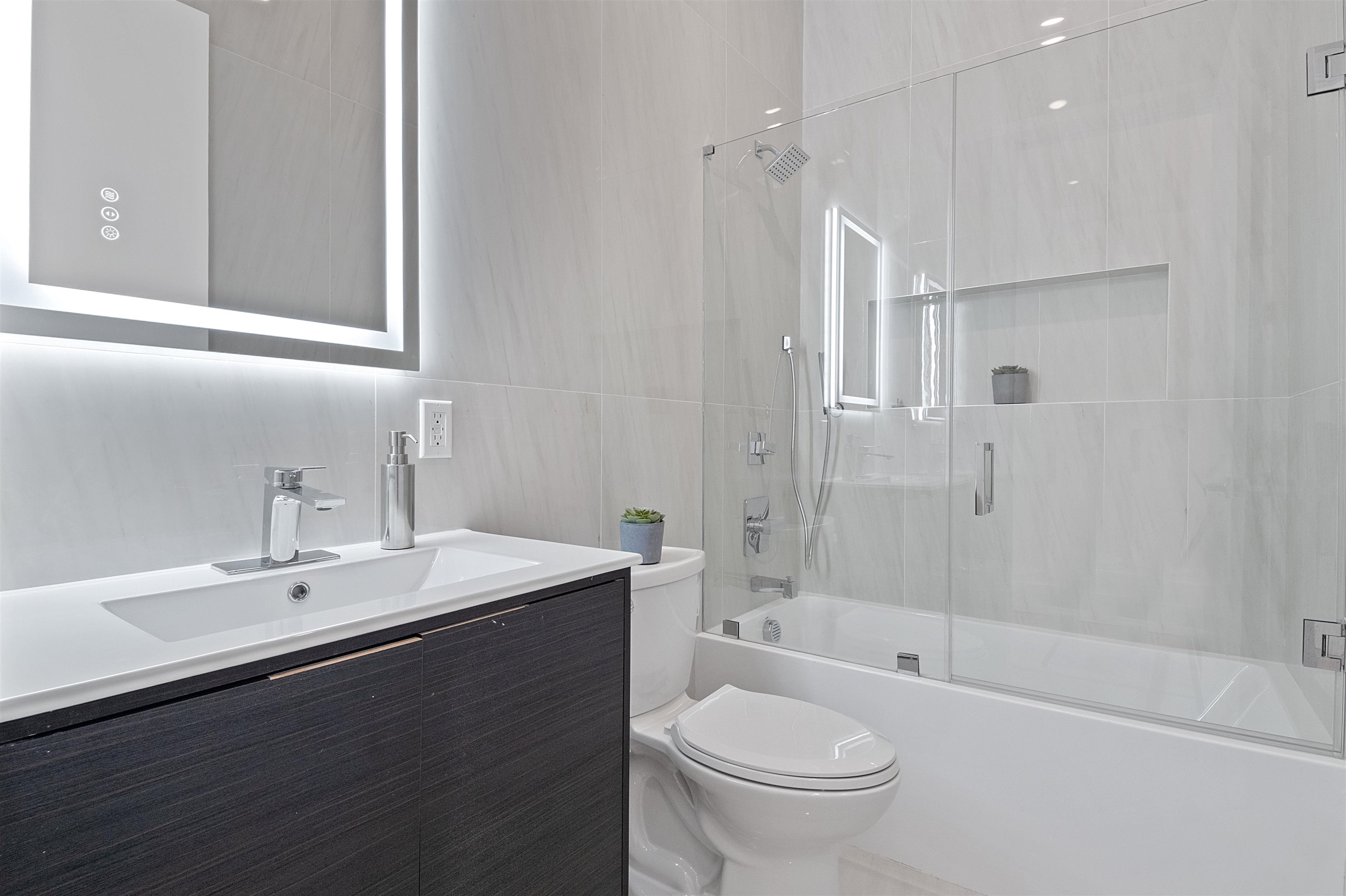206 FULTON AVE Unit: #2