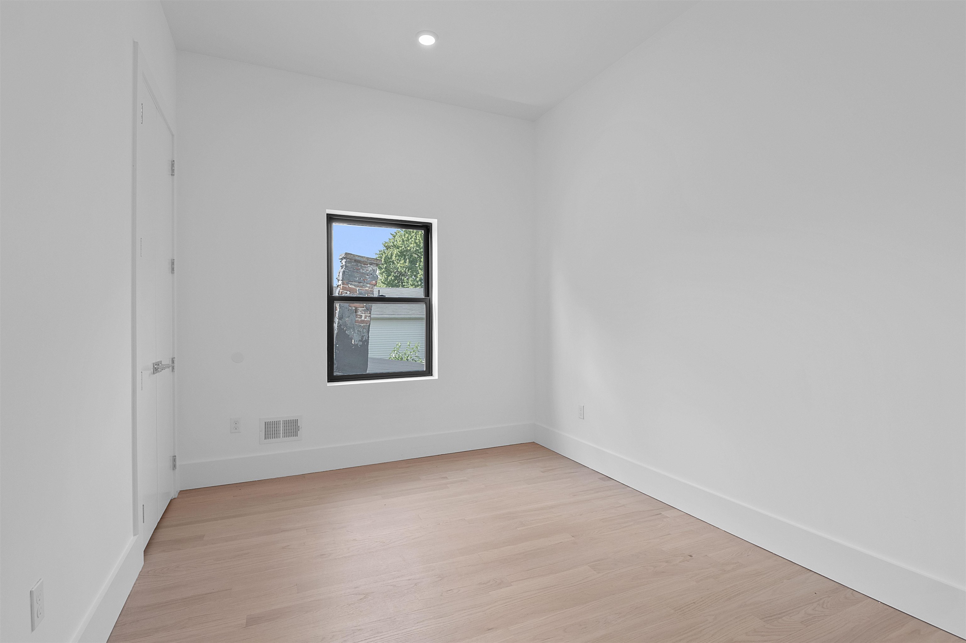206 FULTON AVE Unit: #2