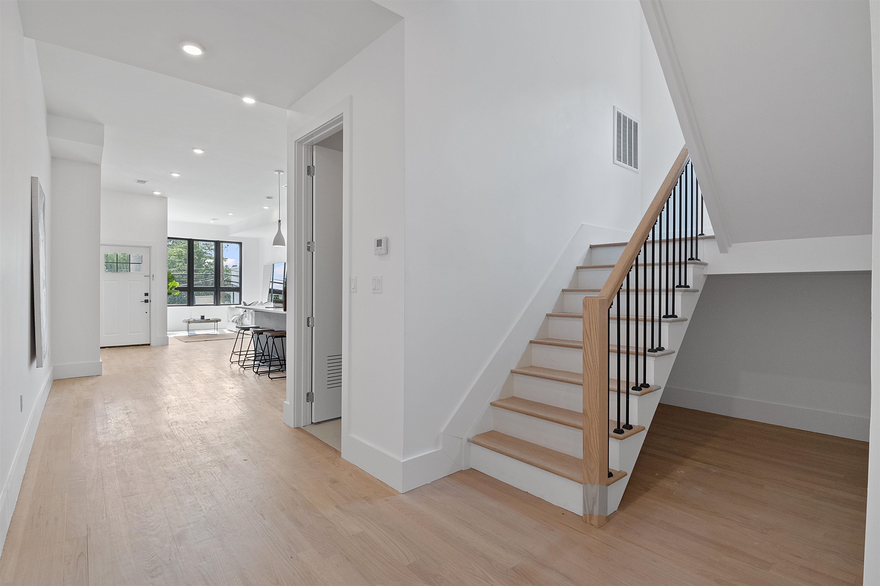 206 FULTON AVE Unit: #2