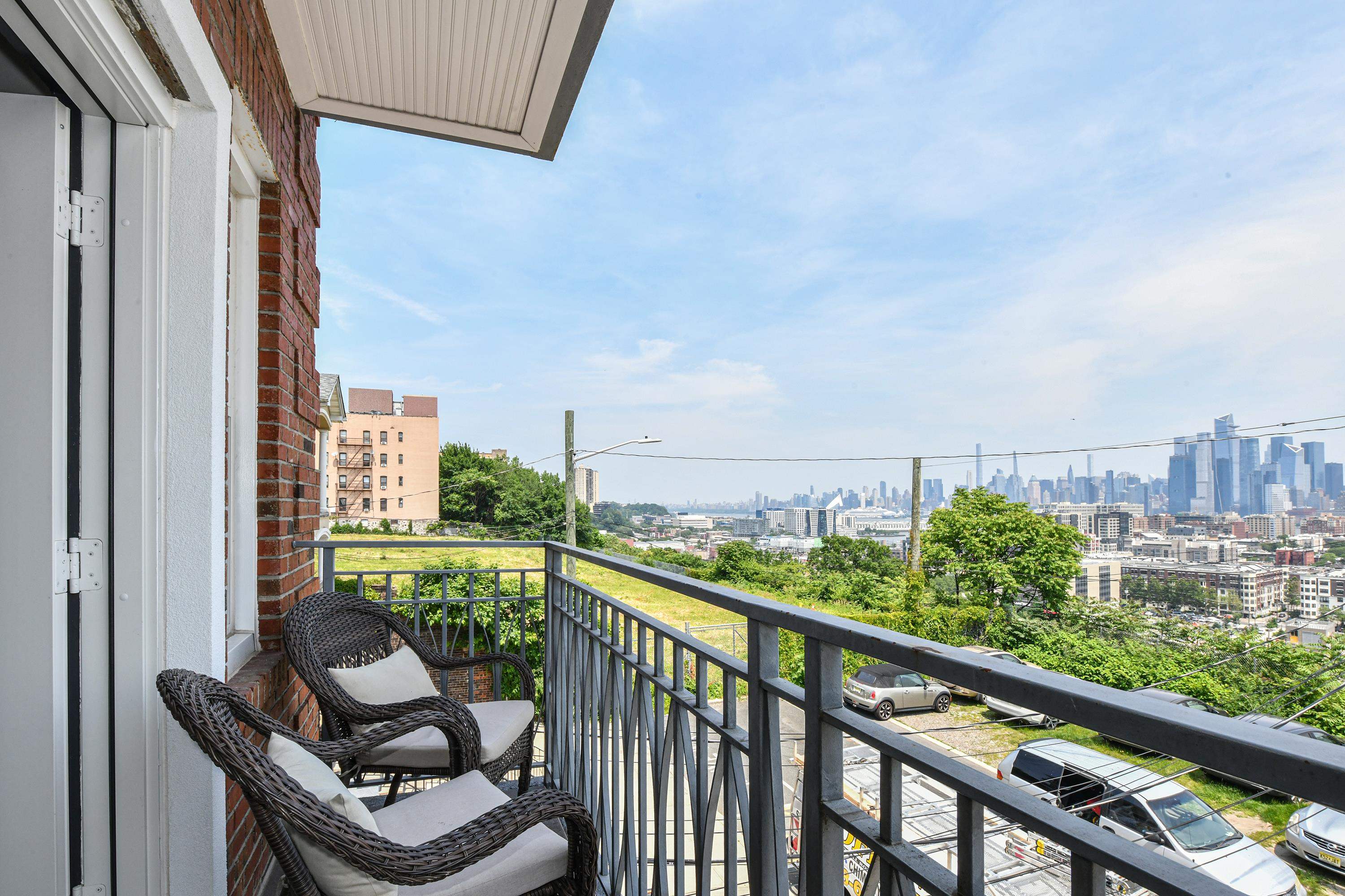 307 MANHATTAN AVE Unit: B