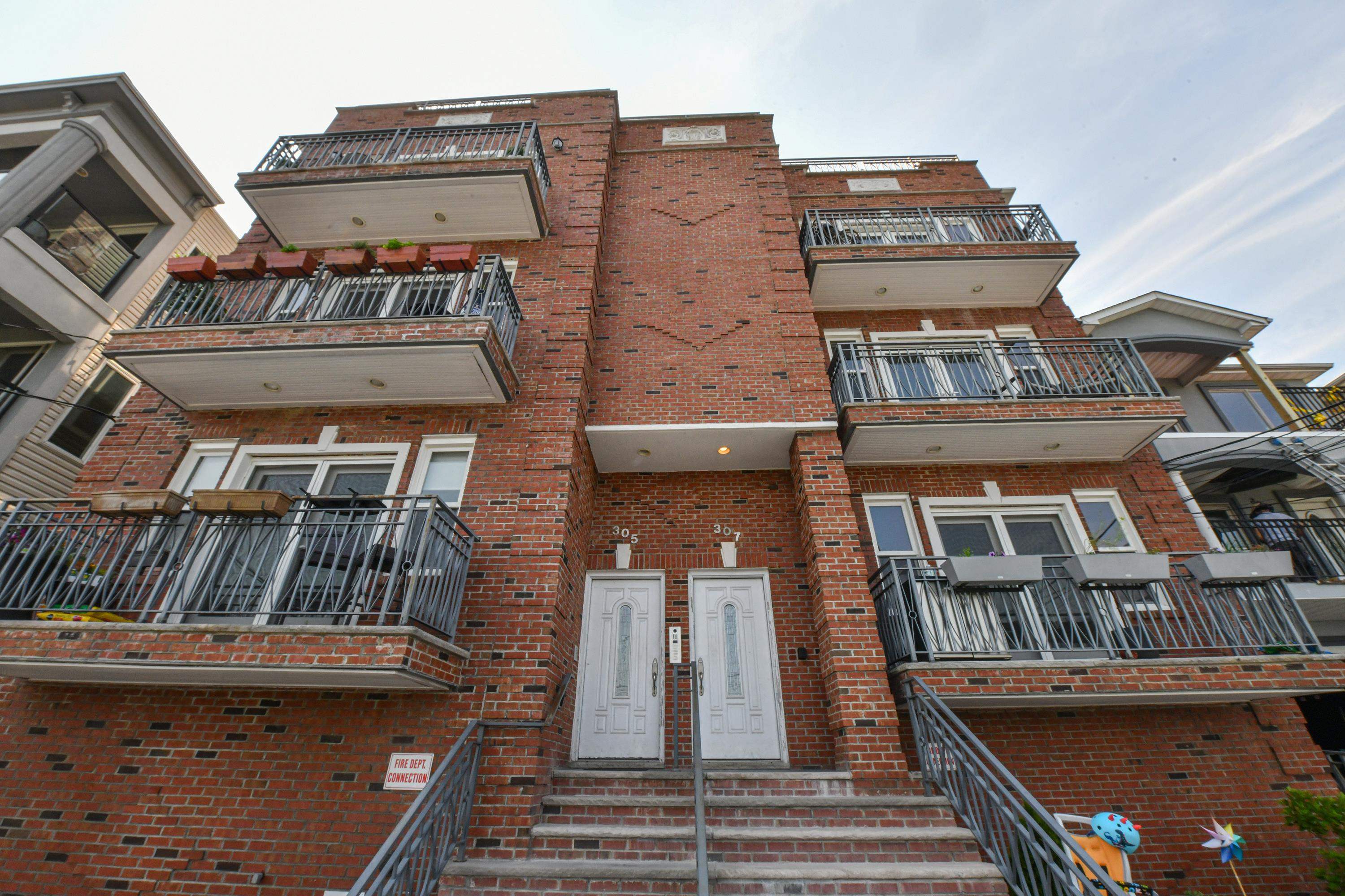 307 MANHATTAN AVE Unit: B